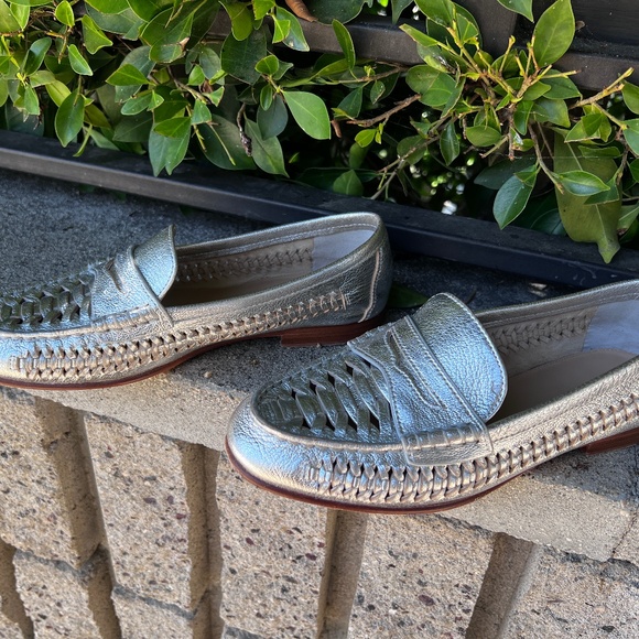 Veronica Beard Women's Penny Woven Metallic Leather Loafer - excellent condition - Picture 3 of 5